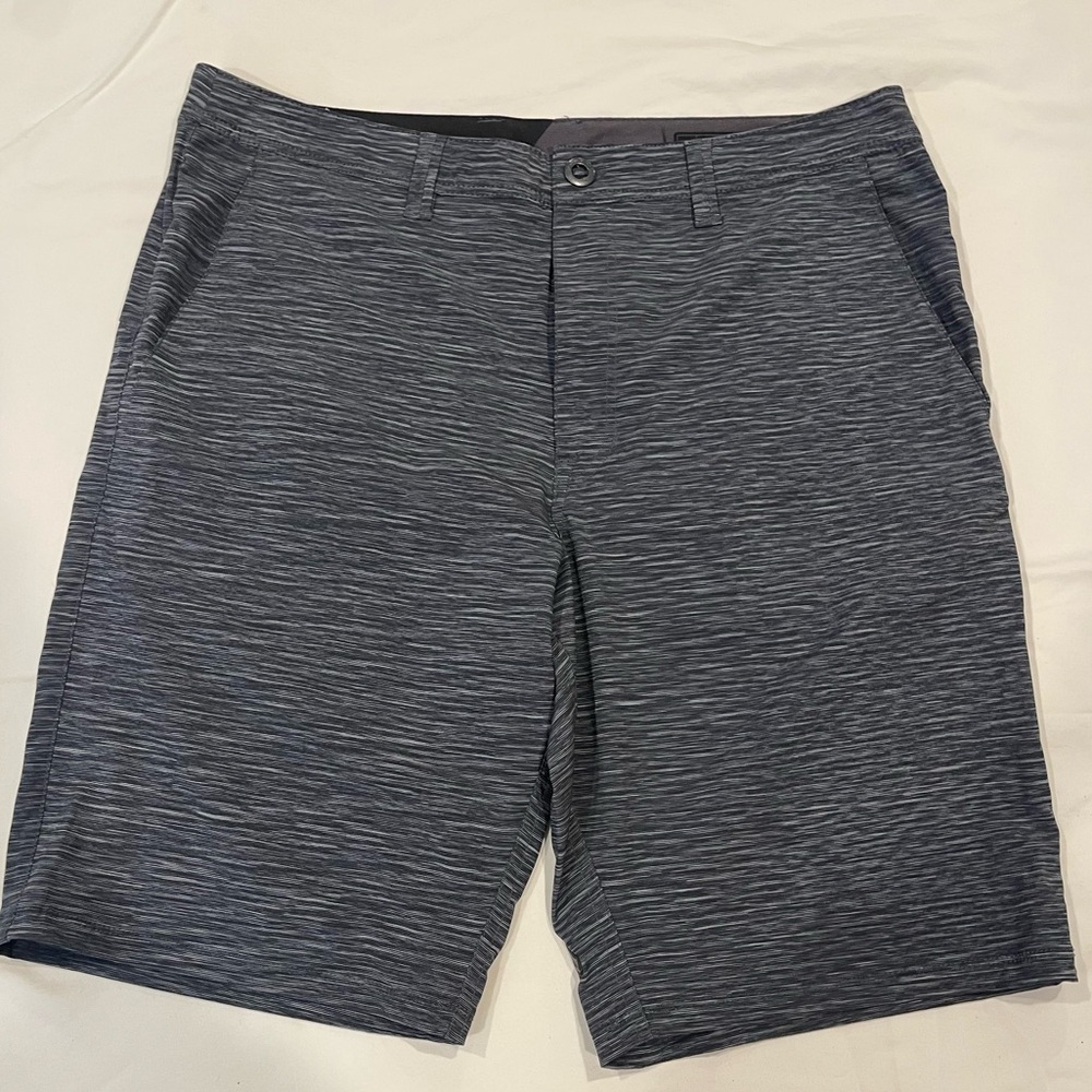 Volcom shorts - Picture 2 of 4